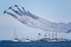 Navy\'s Blue Angels make an entrance 