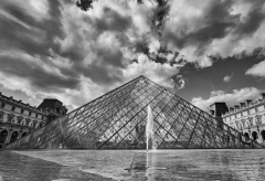 Pyramide du Louvre